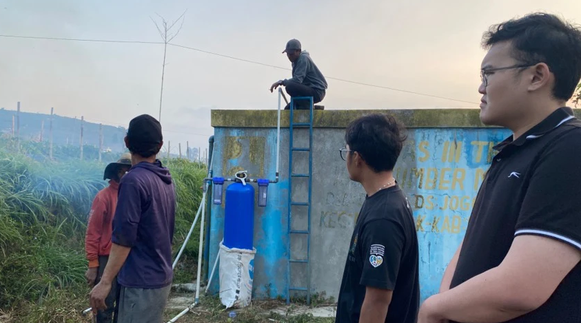 Mahasiswa KKN UGM Olah Air Belerang Lereng Merbabu Jadi Layak Konsumsi
